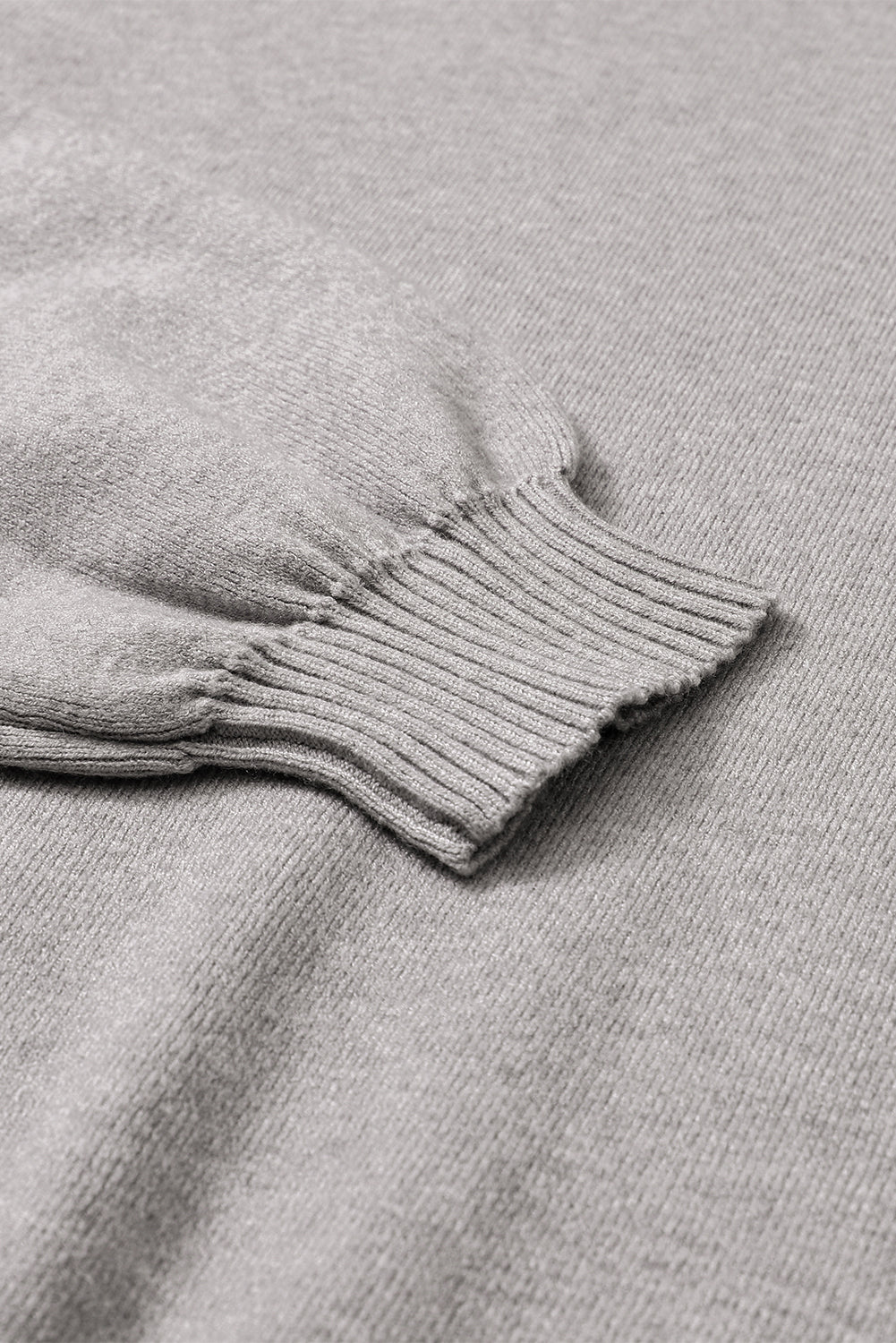 Grauer rollkragenpullover mit hängenden schultern und bubble sleeve strickpullover