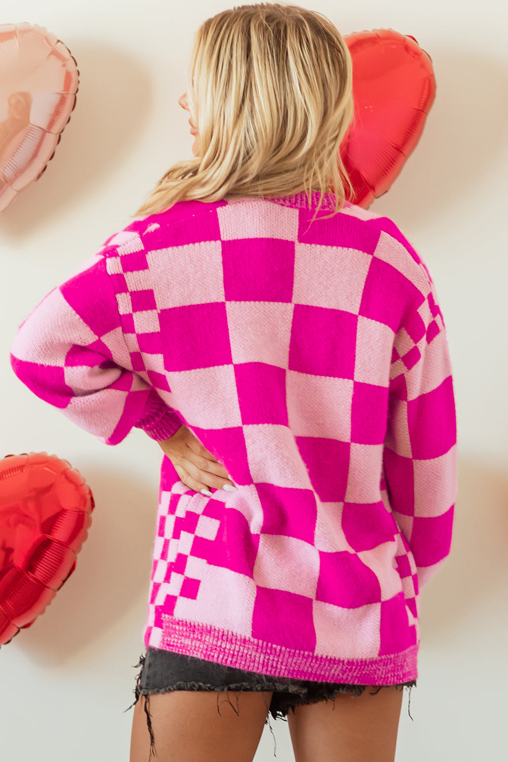 Rot karierte strickjacke mit geripptem saum und offener vorderseite