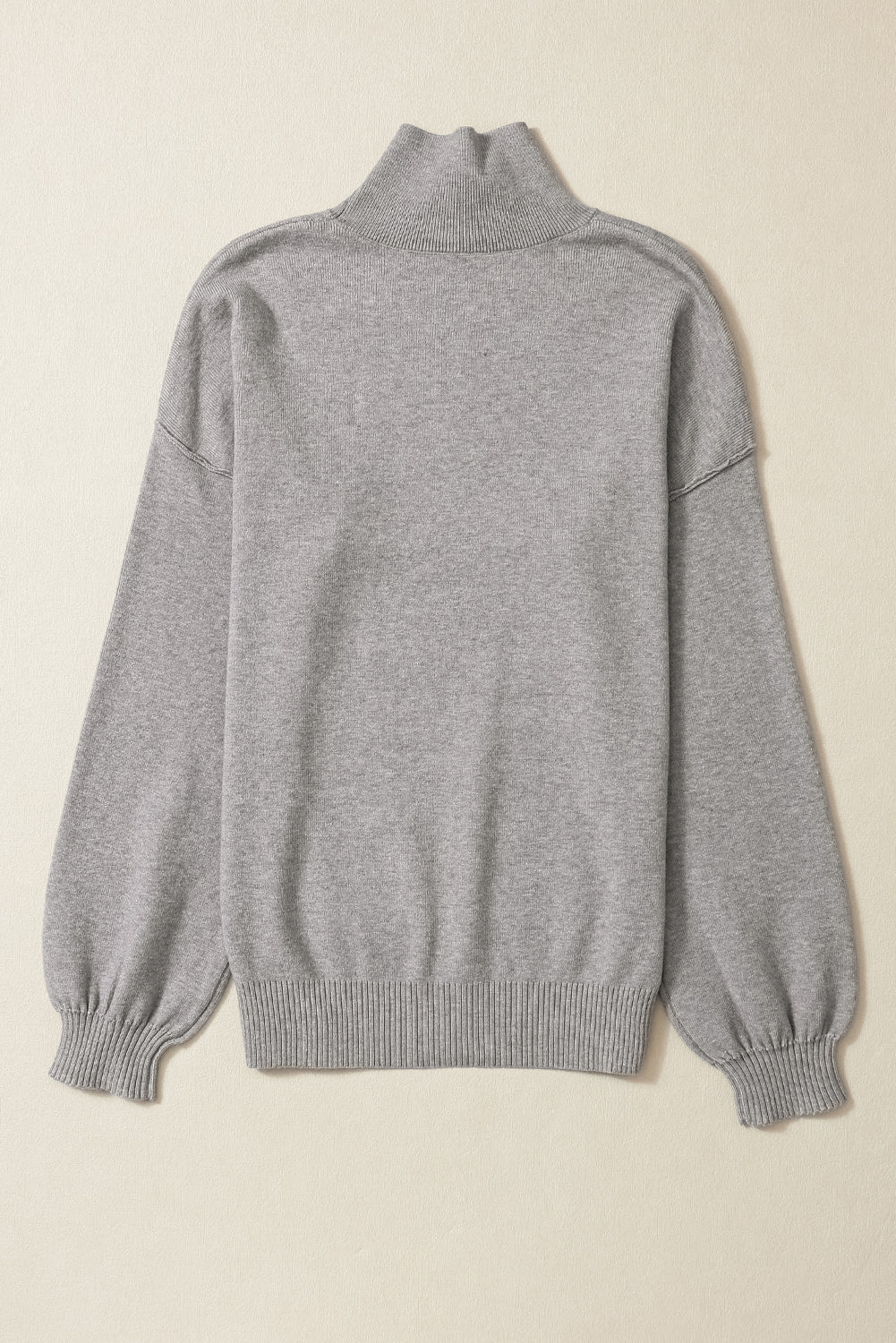Grauer rollkragenpullover mit hängenden schultern und bubble sleeve strickpullover