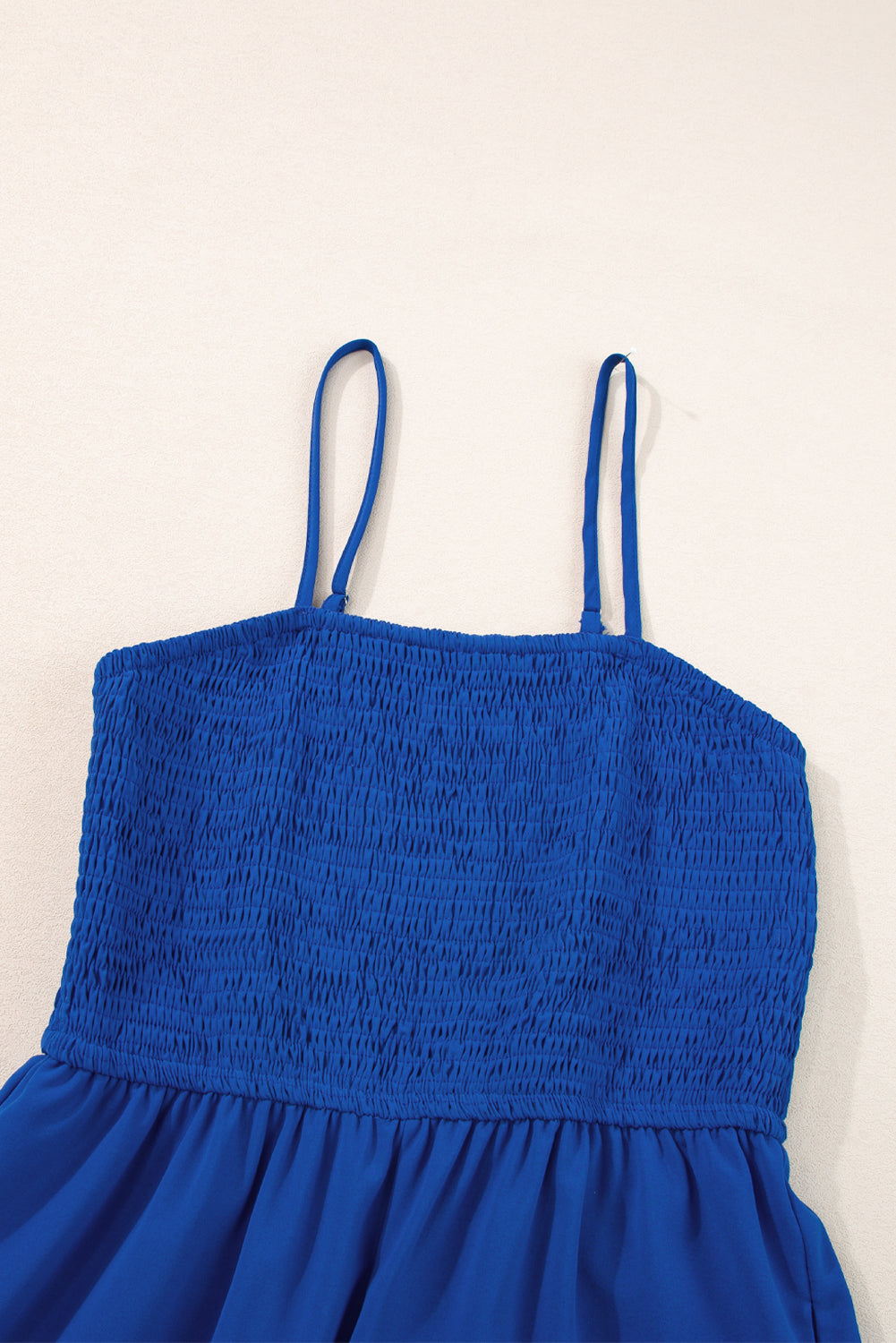 Marineblauer spaghettiträger-overall mit gerafftem, weitem bein