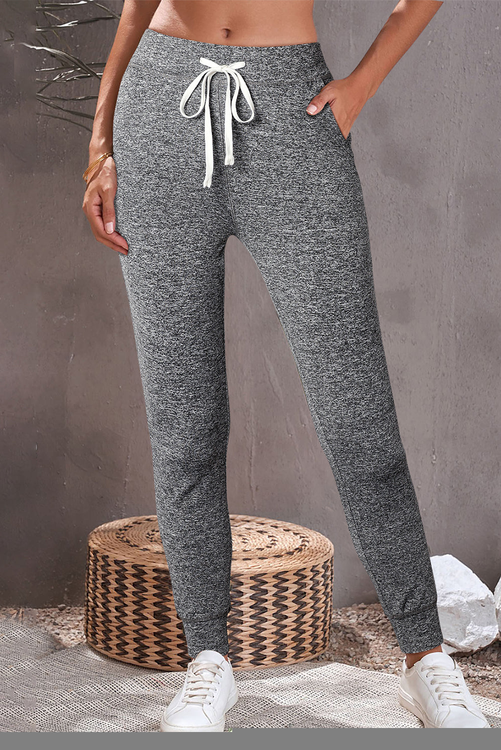 Graue jogginghose mit kordelzug an der taille