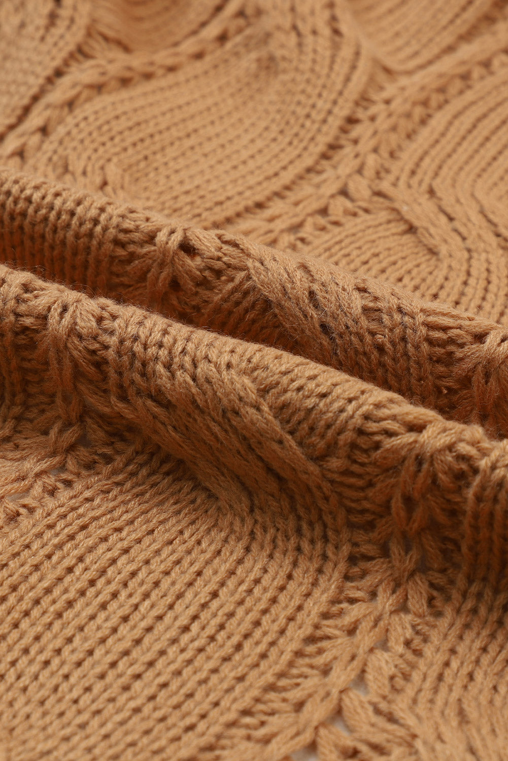 Khakifarbene strickjacke mit geripptem ösenbesatz