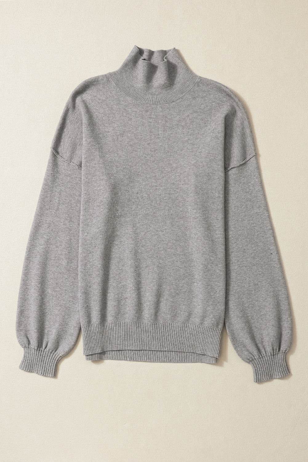 Grauer rollkragenpullover mit hängenden schultern und bubble sleeve strickpullover