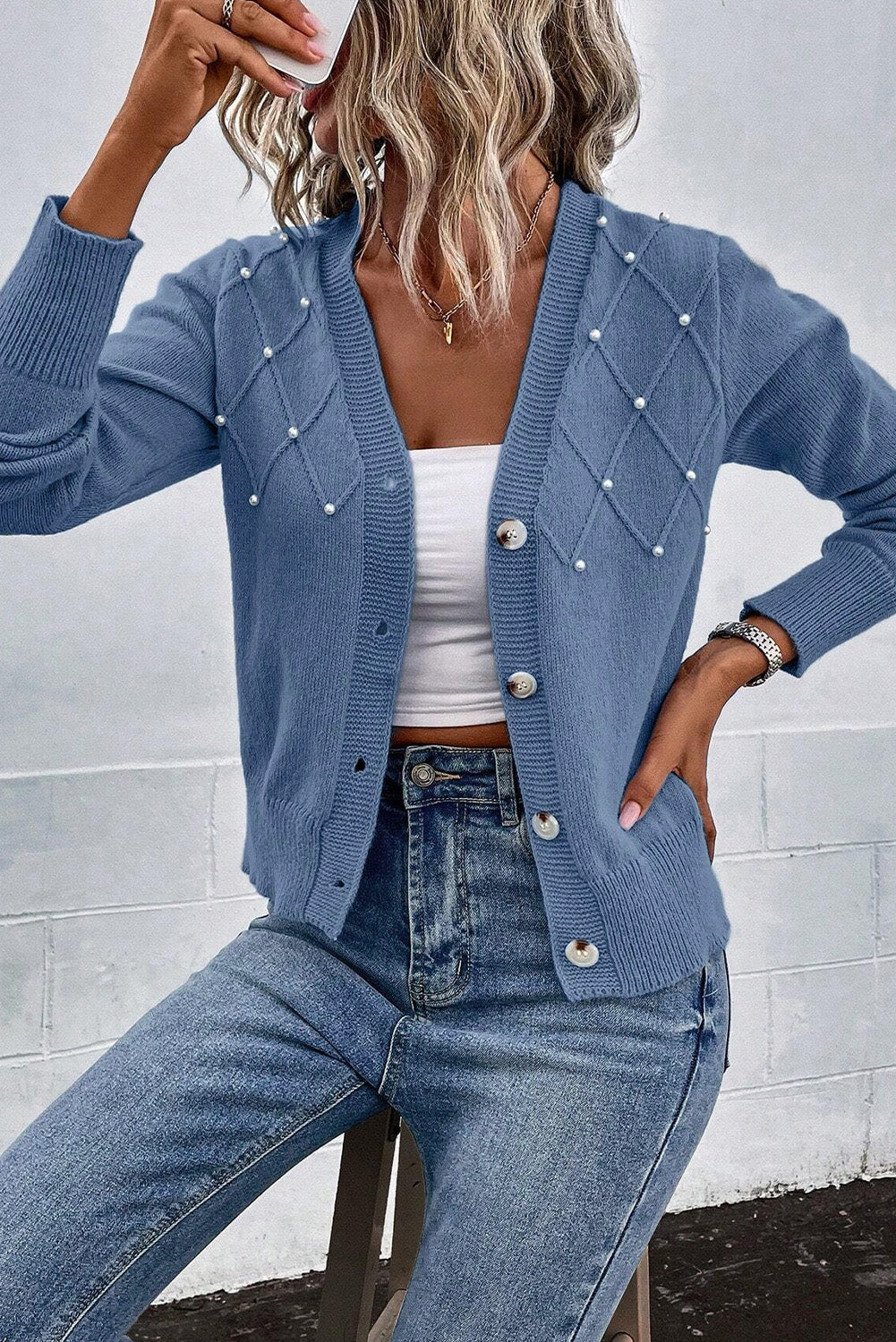 Myosotis texturierte strickjacke mit perlen und knopfleiste