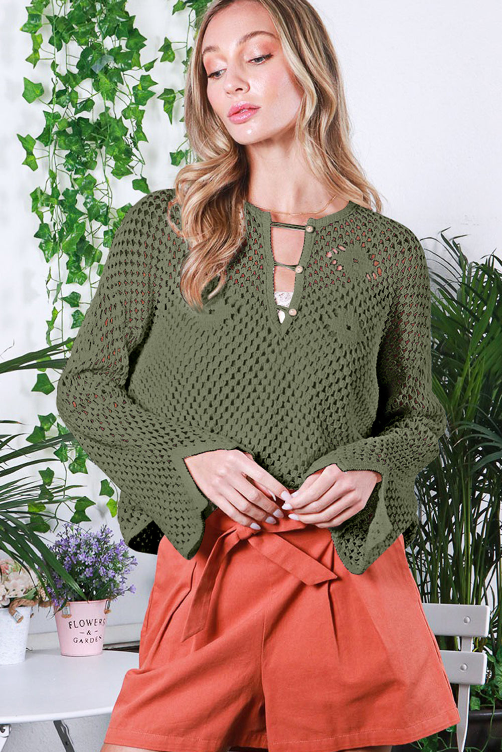 Vineyard green offener strick mit geknöpftem halsausschnitt pullover mit geteilten ärmeln