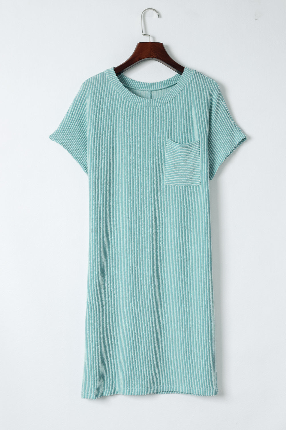 Blau gestreiftes rippenstrick-t-shirt-shiftkleid