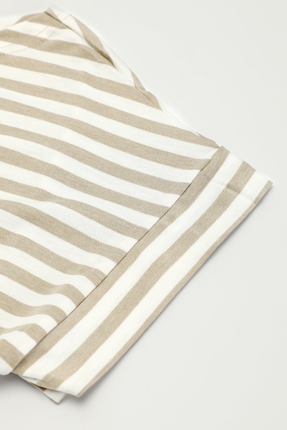 Kaki gestreepte korte-arm t-shirt jurk met riem en gehulde zoom