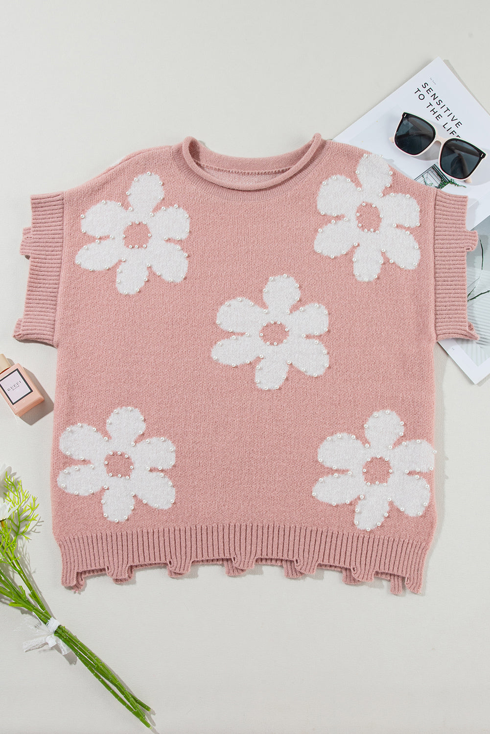 Hellrosa perlenblume distressed edge pullover t shirt