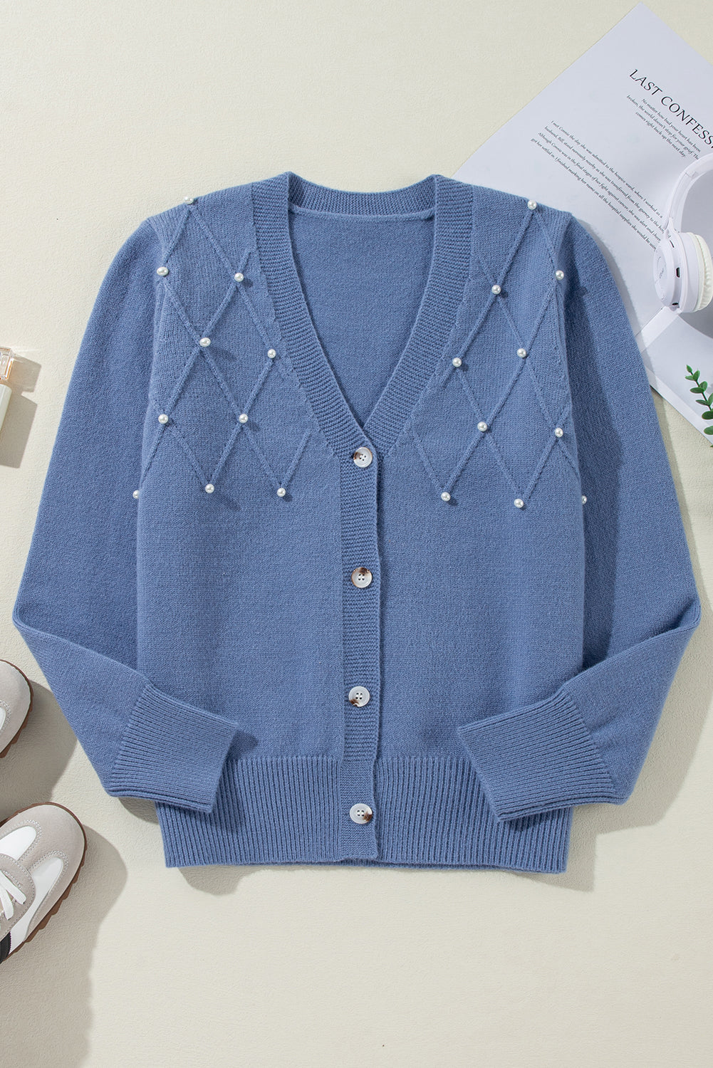 Myosotis texturierte strickjacke mit perlen und knopfleiste