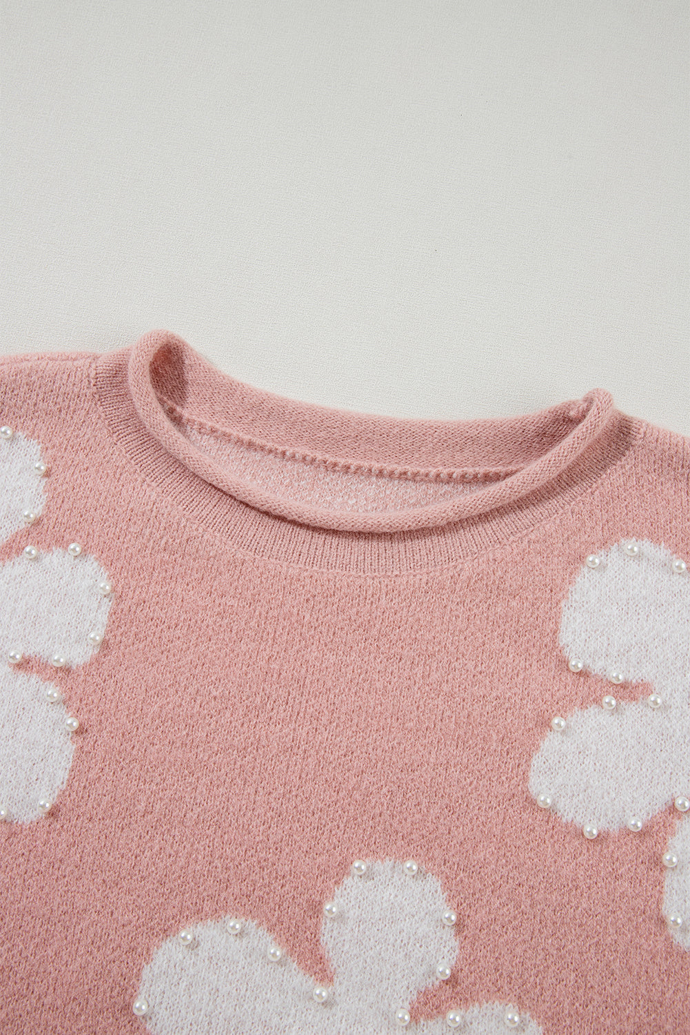 Hellrosa perlenblume distressed edge pullover t shirt