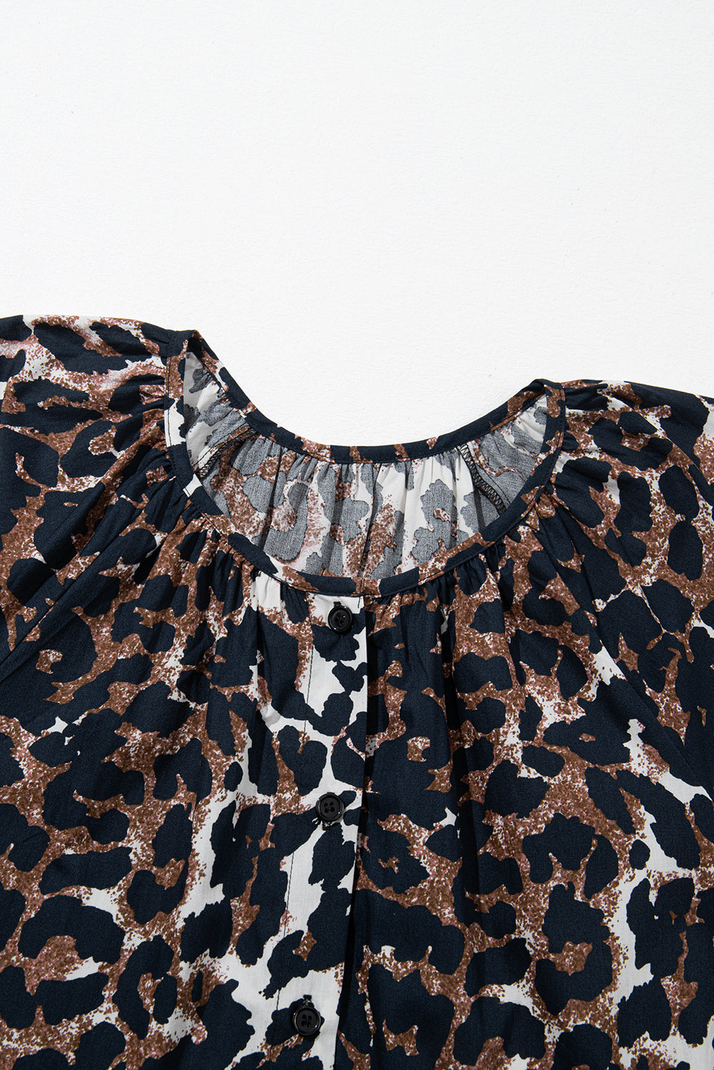 Zwart luipaard shirtjurk met poepenmouwen en knoopsplacket