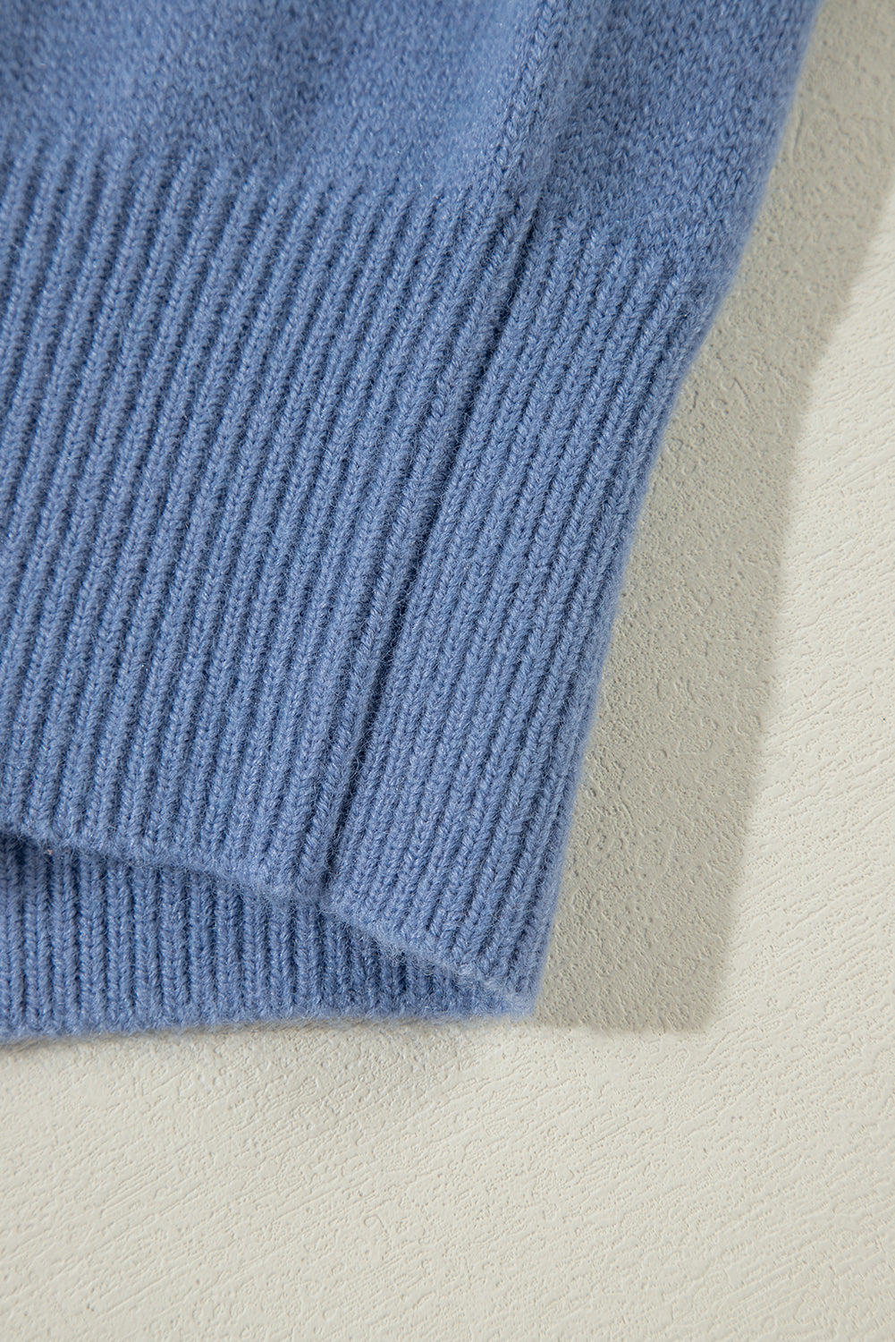 Myosotis texturierte strickjacke mit perlen und knopfleiste