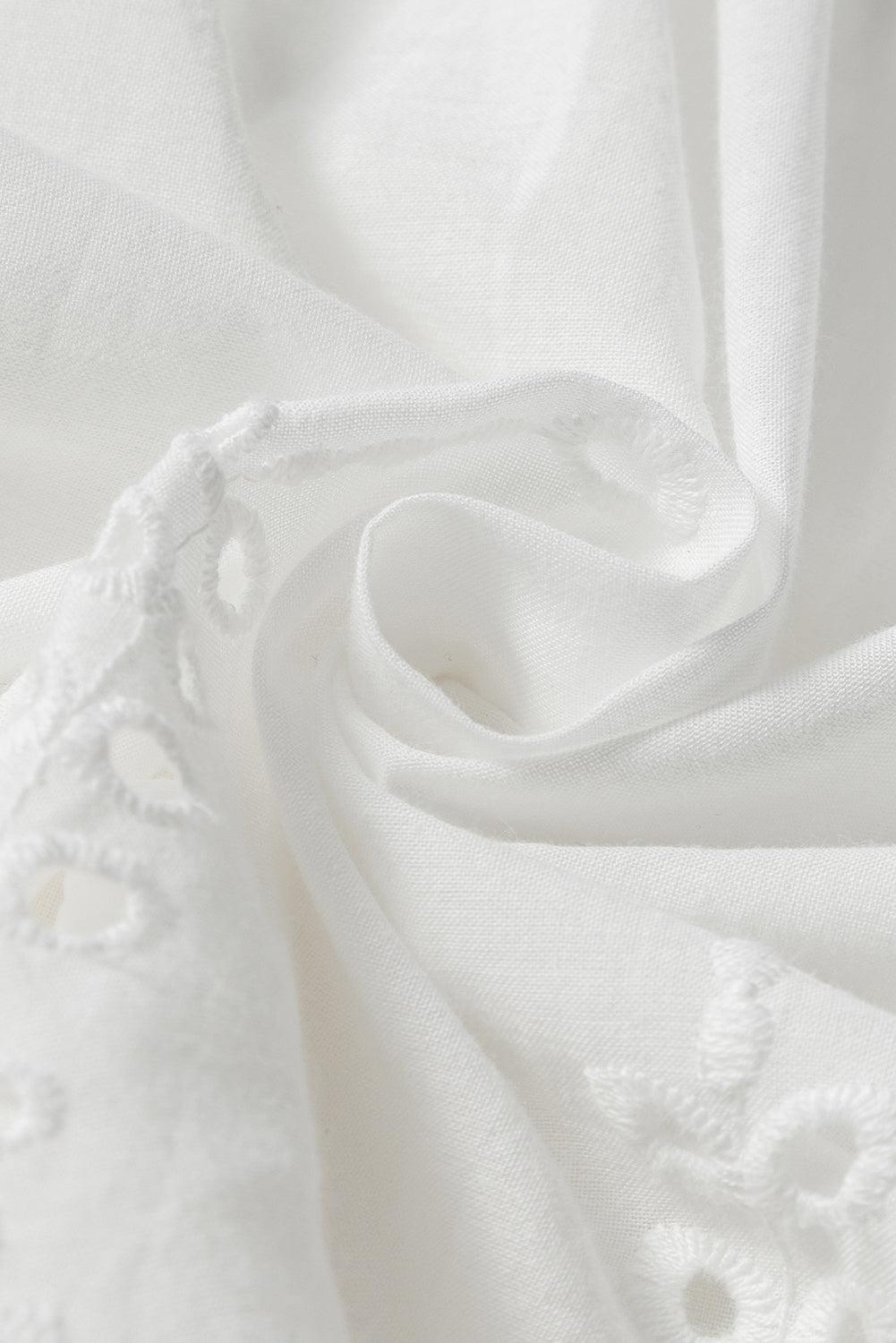 Witte mini -jurk met verstelbare riemen en smoking