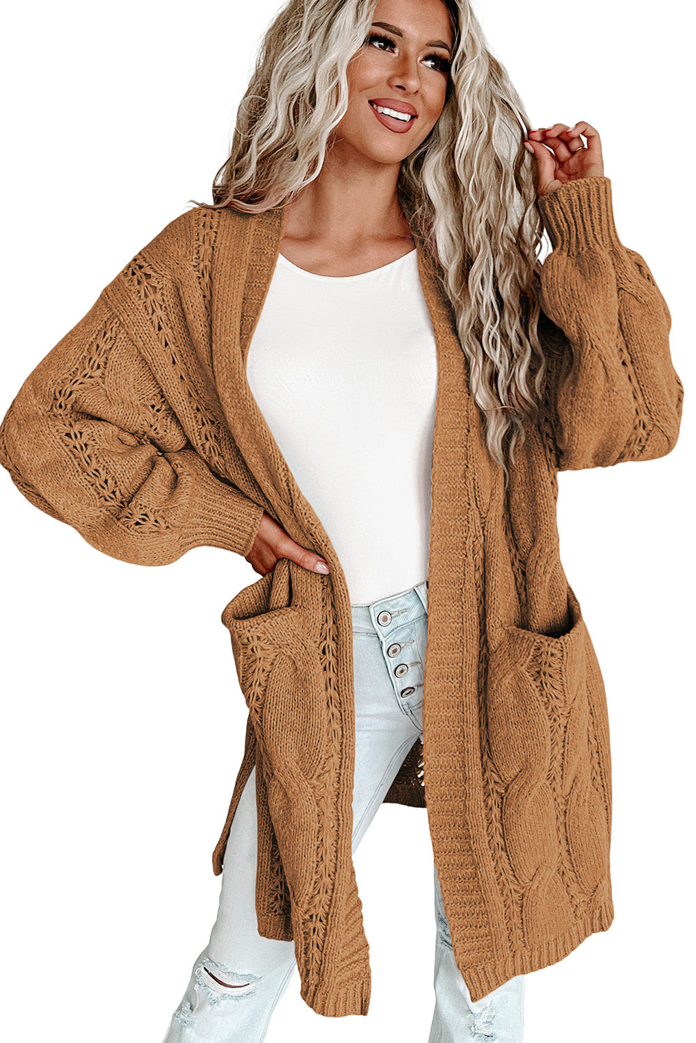 Khakifarbene strickjacke mit geripptem ösenbesatz