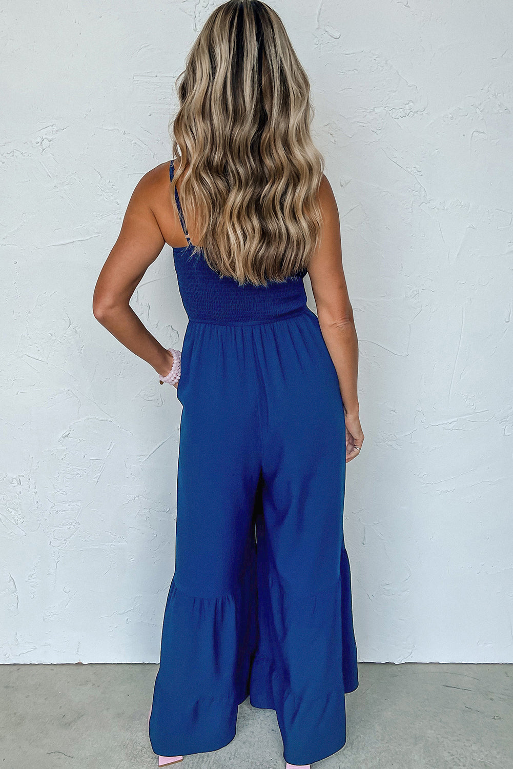 Marineblauer spaghettiträger-overall mit gerafftem, weitem bein