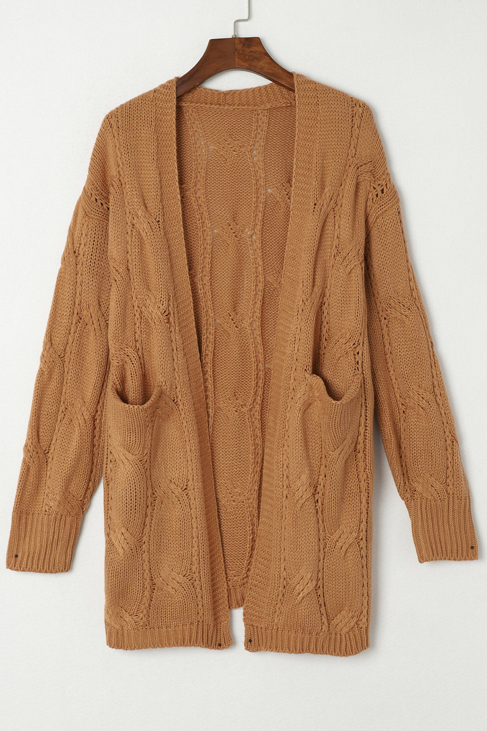 Khakifarbene strickjacke mit geripptem ösenbesatz