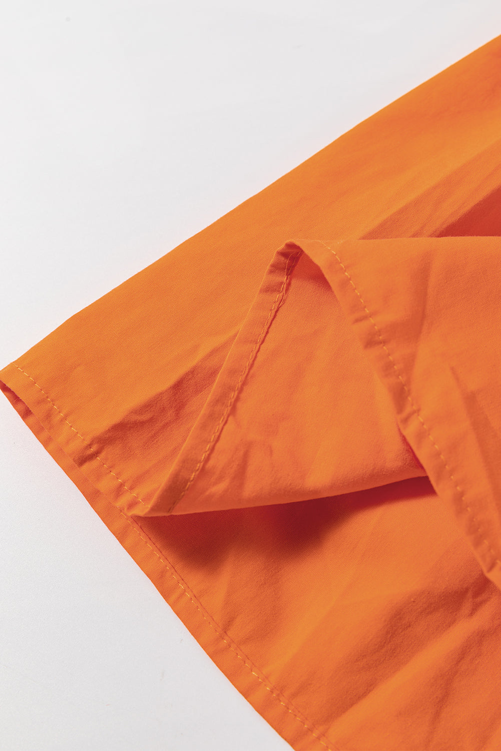 Bonbon farbblock gestuftes kleid mit gekerbtem hals und rüschenärmeln