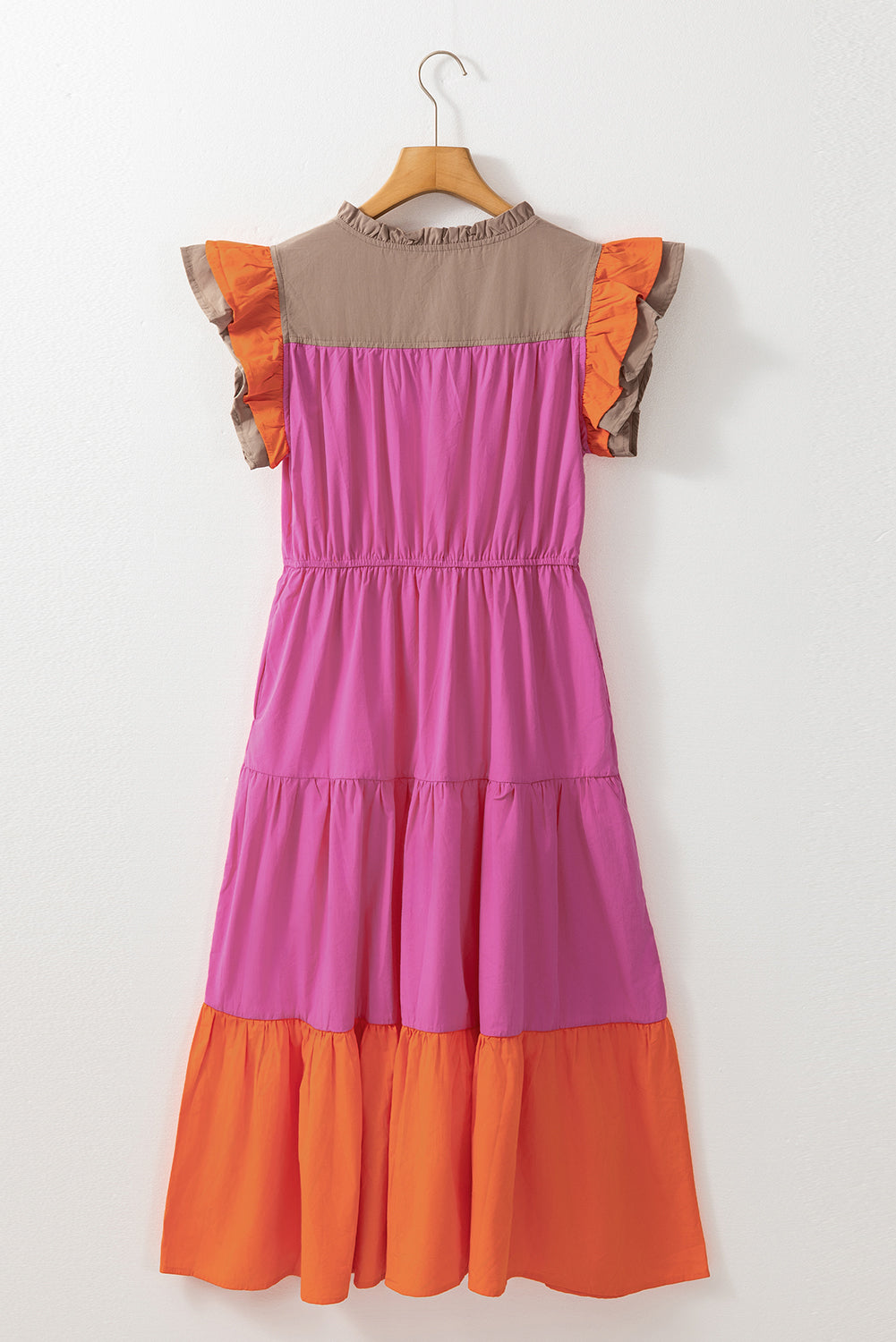 Bonbon farbblock gestuftes kleid mit gekerbtem hals und rüschenärmeln