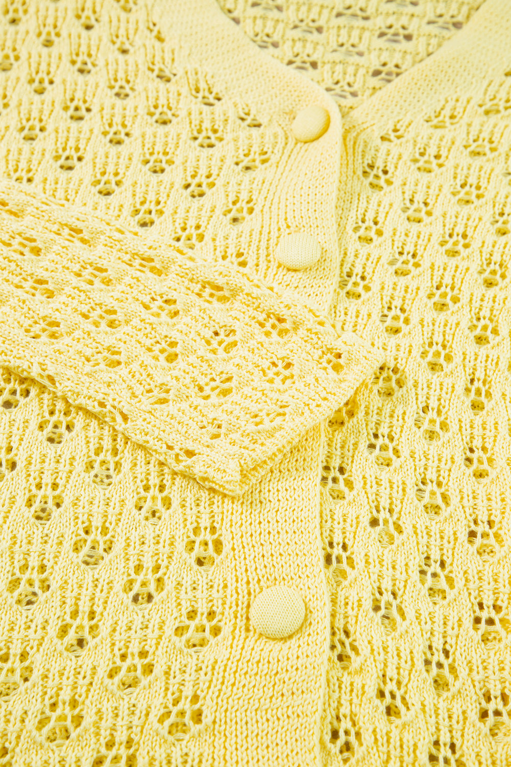 Gelber pointelle-strickpullover mit v-ausschnitt strickjacke