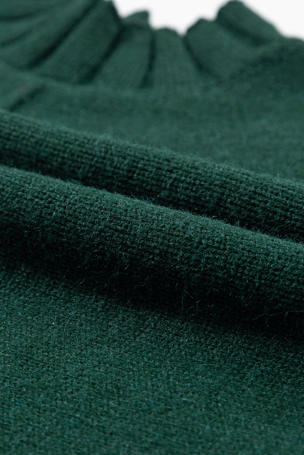 Schwarz-grüner batwing-kurzarm-strickpullover mit rundhalsausschnitt