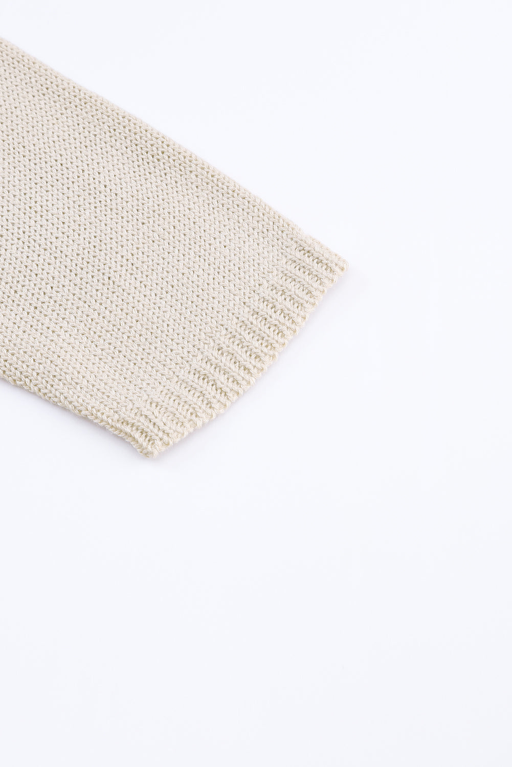 Khaki leichter strickpullover mit fransensaum