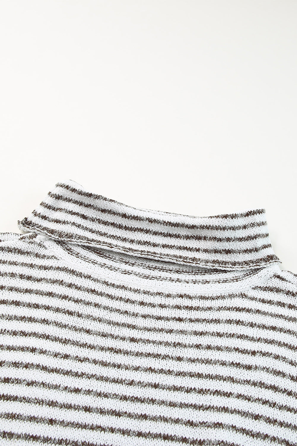 Khaki gestreifter rollkragenpullover lose pullover