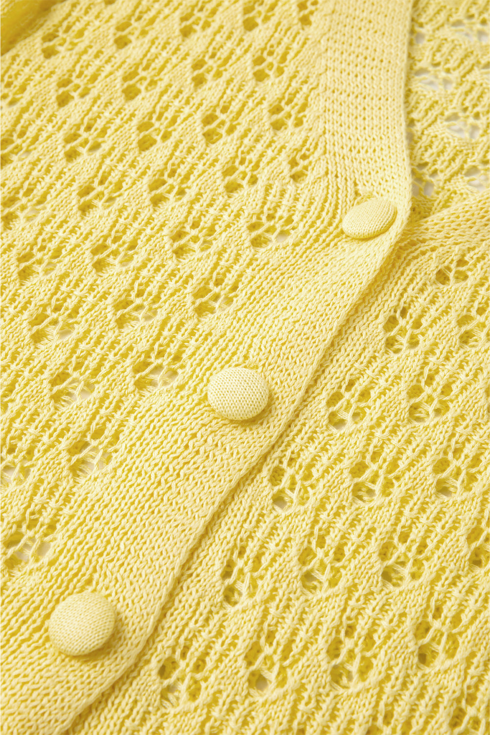Gelber pointelle-strickpullover mit v-ausschnitt strickjacke