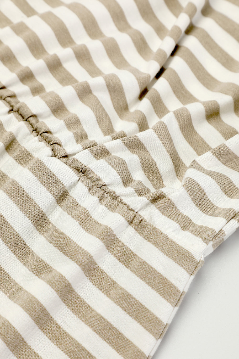 Kaki gestreepte korte-arm t-shirt jurk met riem en gehulde zoom