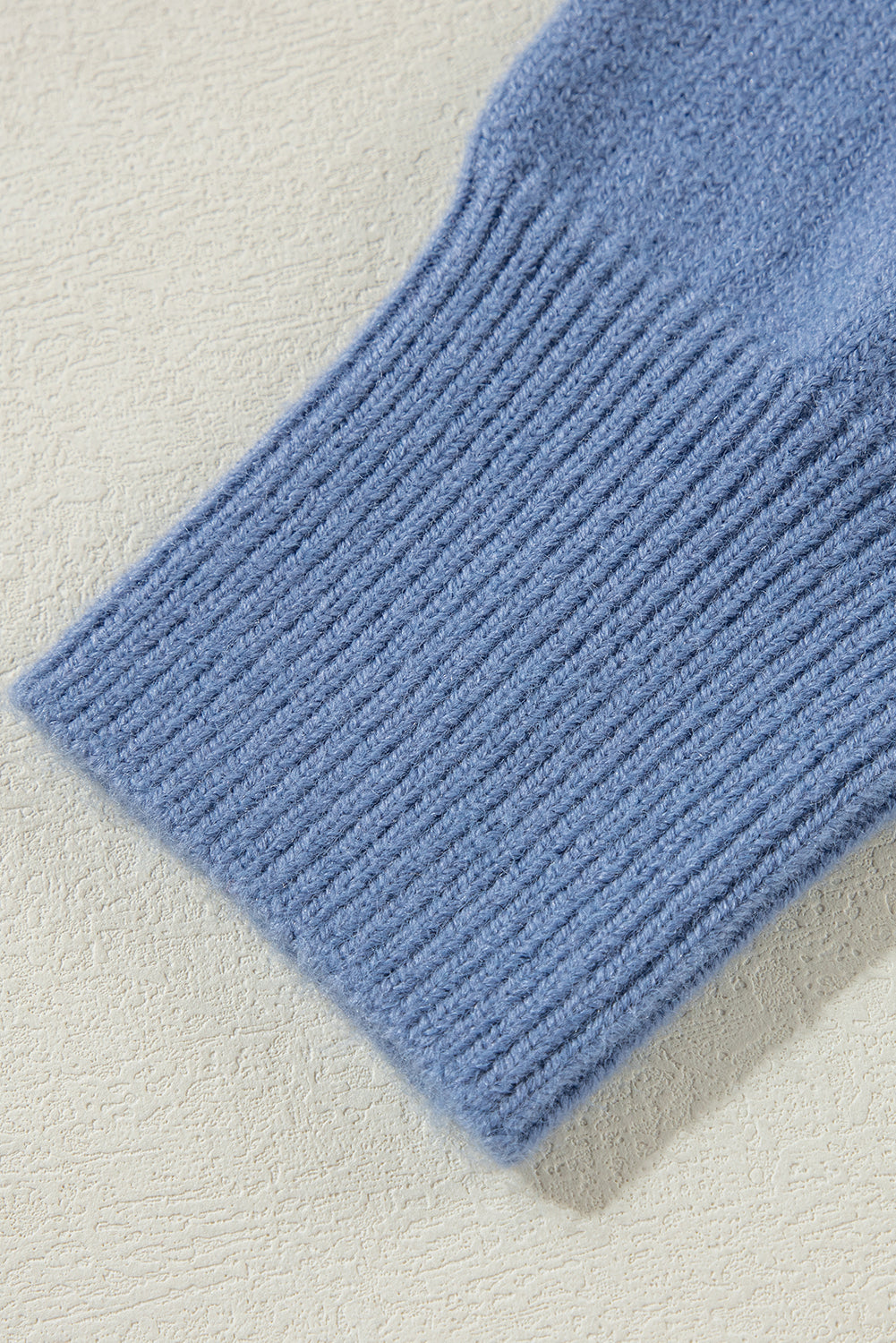 Myosotis texturierte strickjacke mit perlen und knopfleiste
