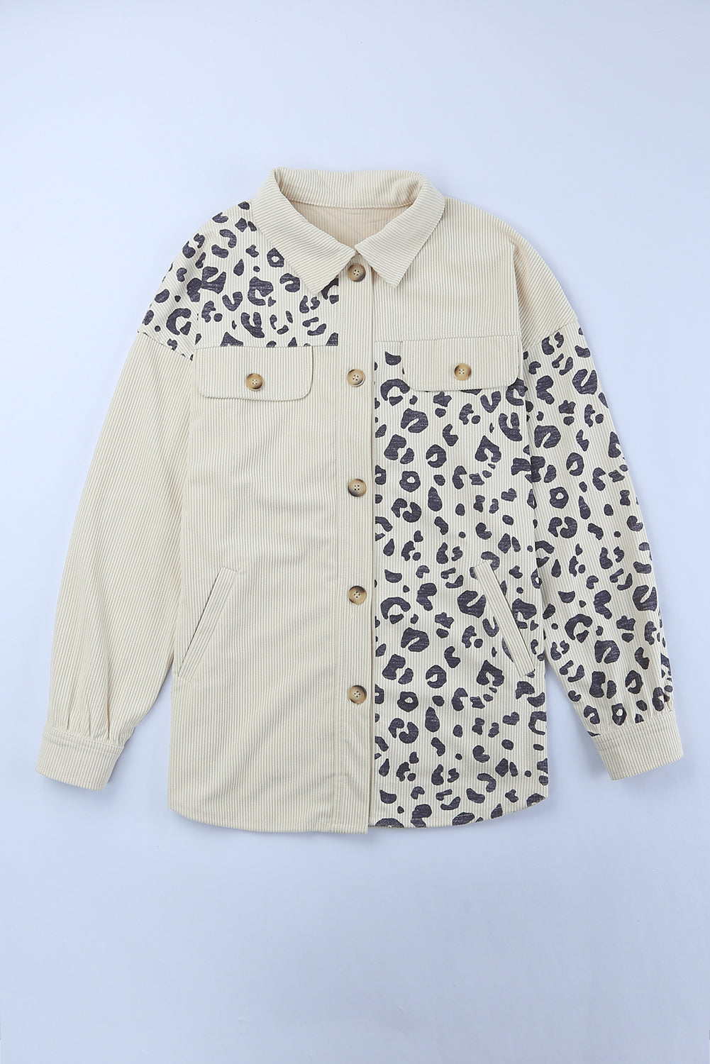 Aprikosenfarbene leopardendruck detail getaschte kordjacke