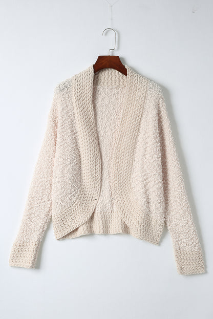 Aprikosenfarbener popcorn-strickcardigan mit offener vorderseite