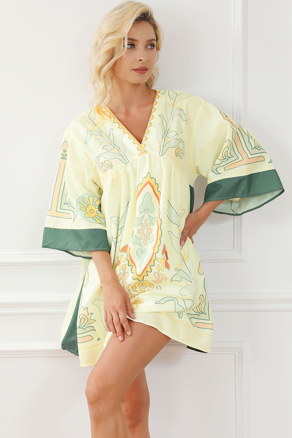 Mehrfarbiges boho print v-ausschnitt empire-taille kurzes kimono-kleid