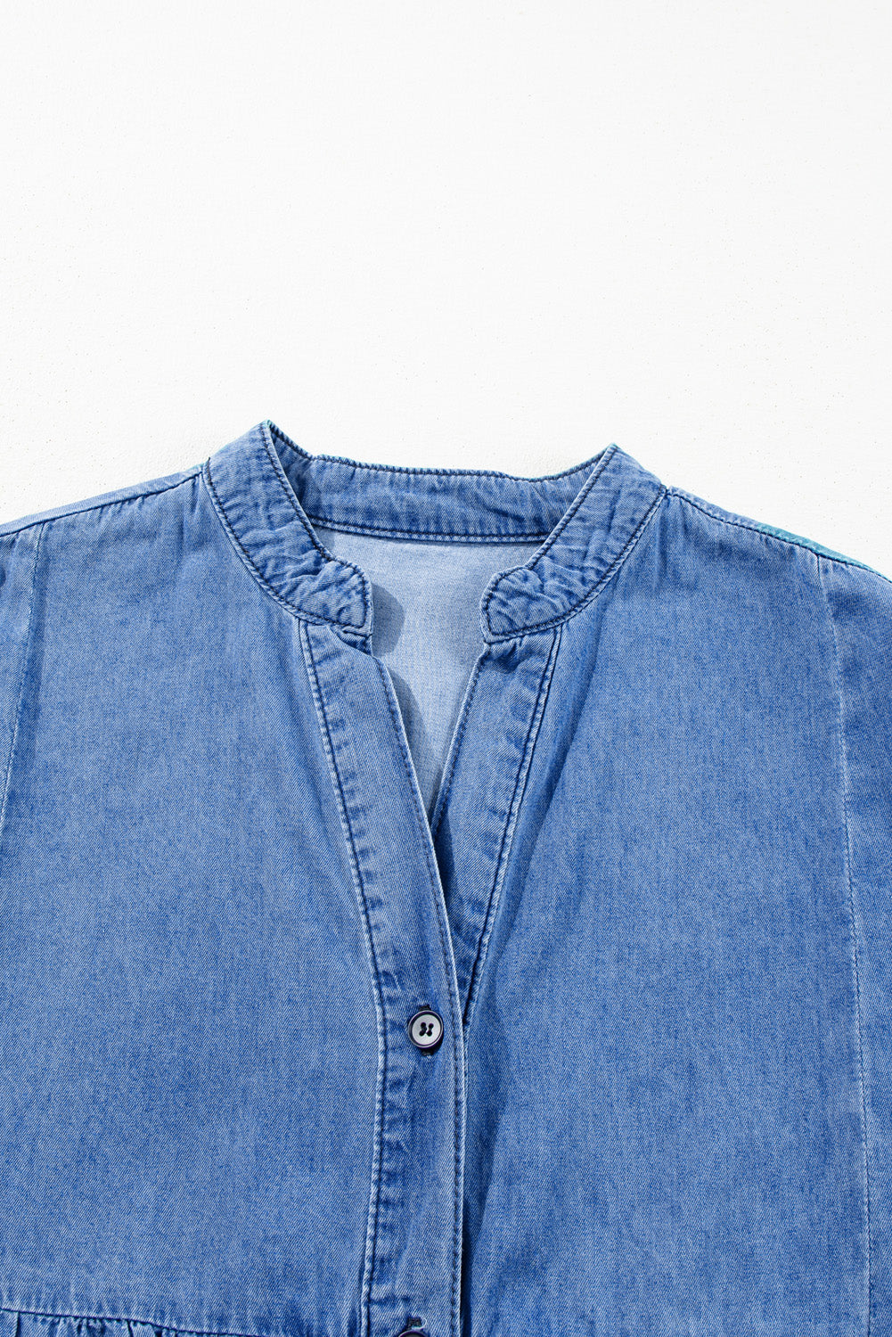 Himmel Blue Chambray-jurk met verzamelde 3/4 mouwen en spleet V-neckline