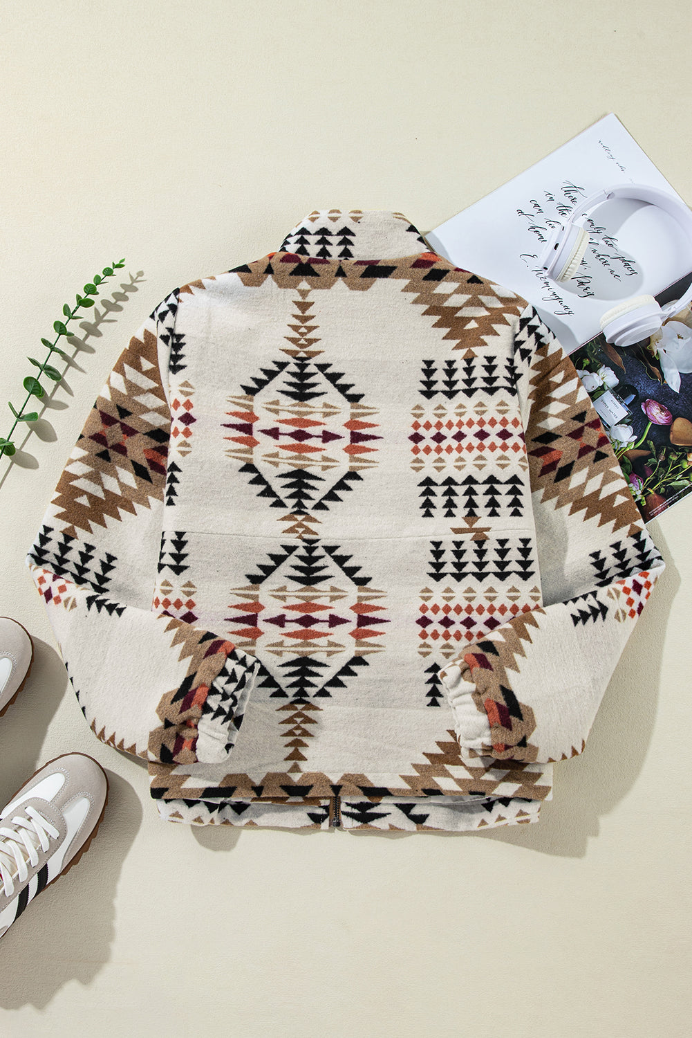 Beige aztekisch bedruckte jacke mit stehkragen und reißverschluss