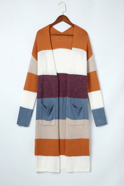 Mehrfarbige colorblock-strickjacke mit offener vorderseite