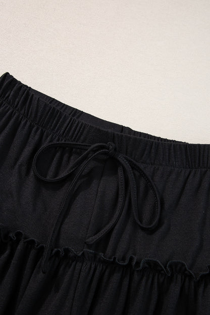 Schwarze gerüschte hose mit weitem bein und hoher taille mit kordelzug