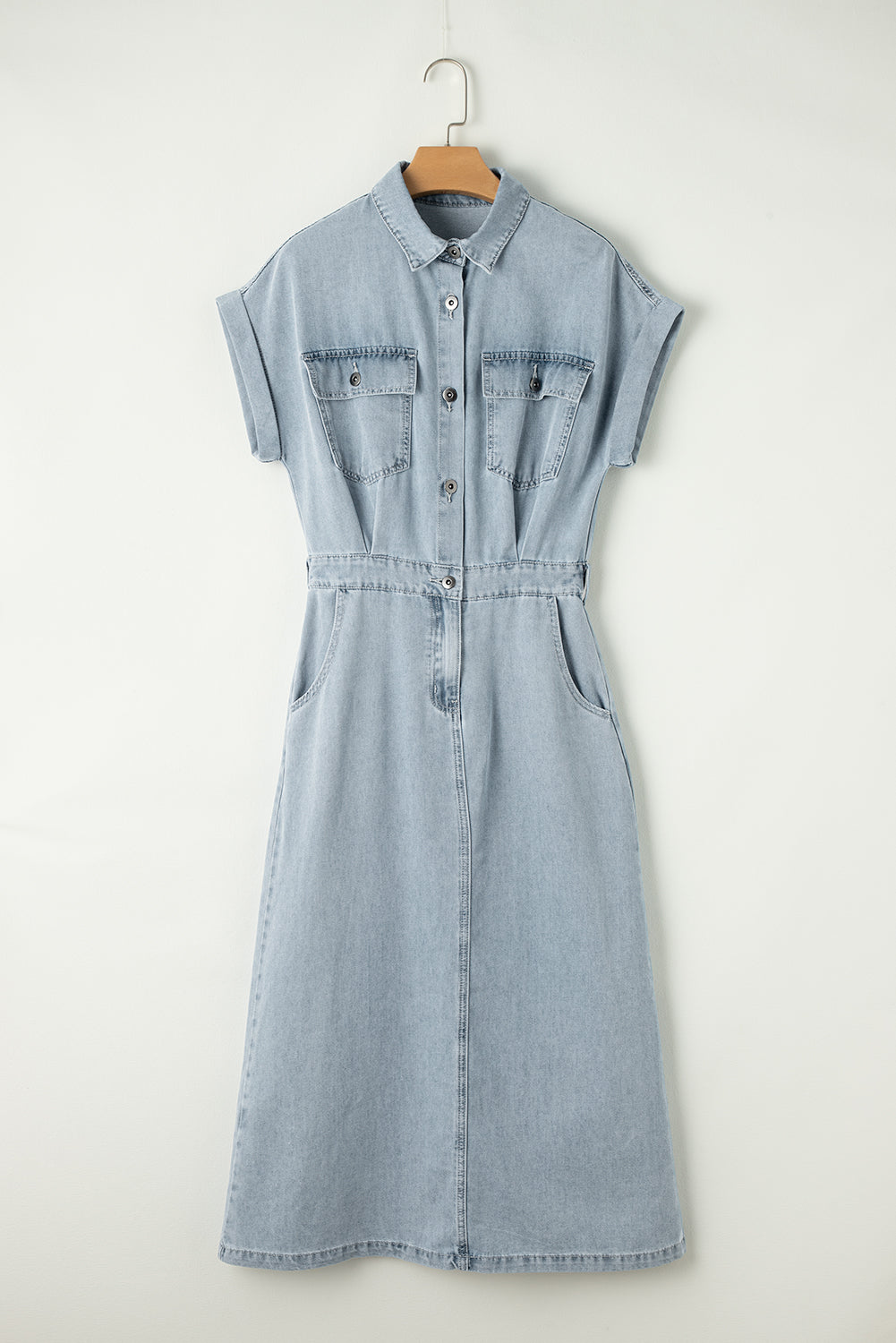 Beau blau kurzes fledermausärmel-denimkleid mit schlitz