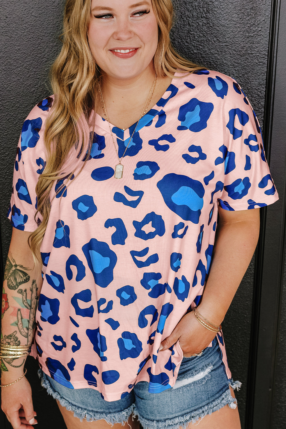 Rosa leopardenmuster v-ausschnitt plus size tee