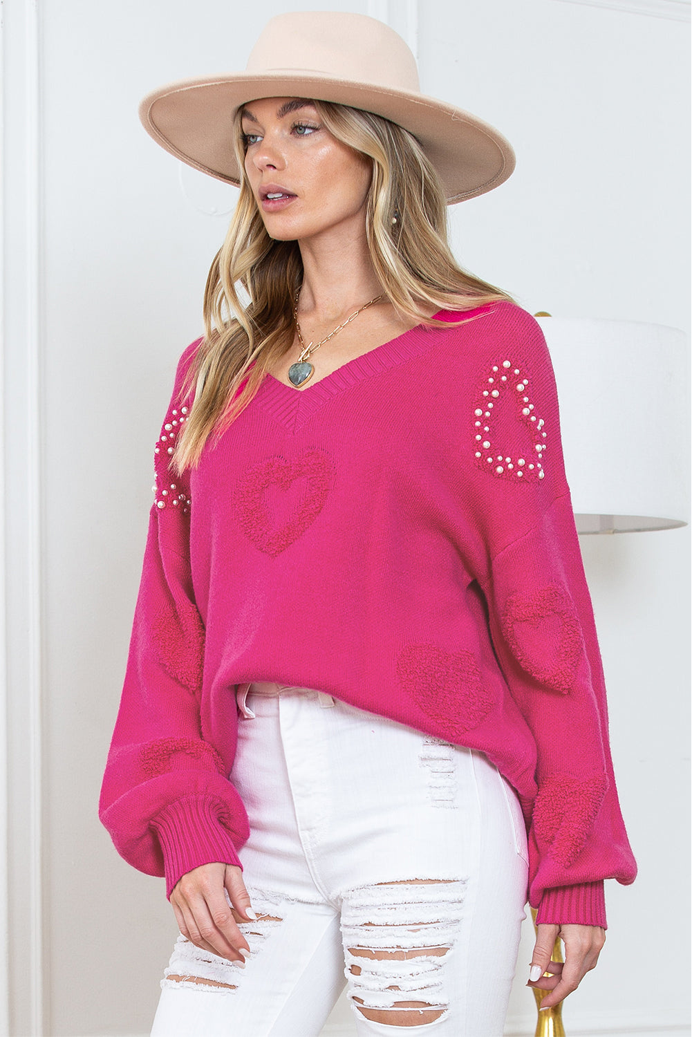 Rose Red, Pearl Decorated Sweater met een V-Neck en Fluffy Heart