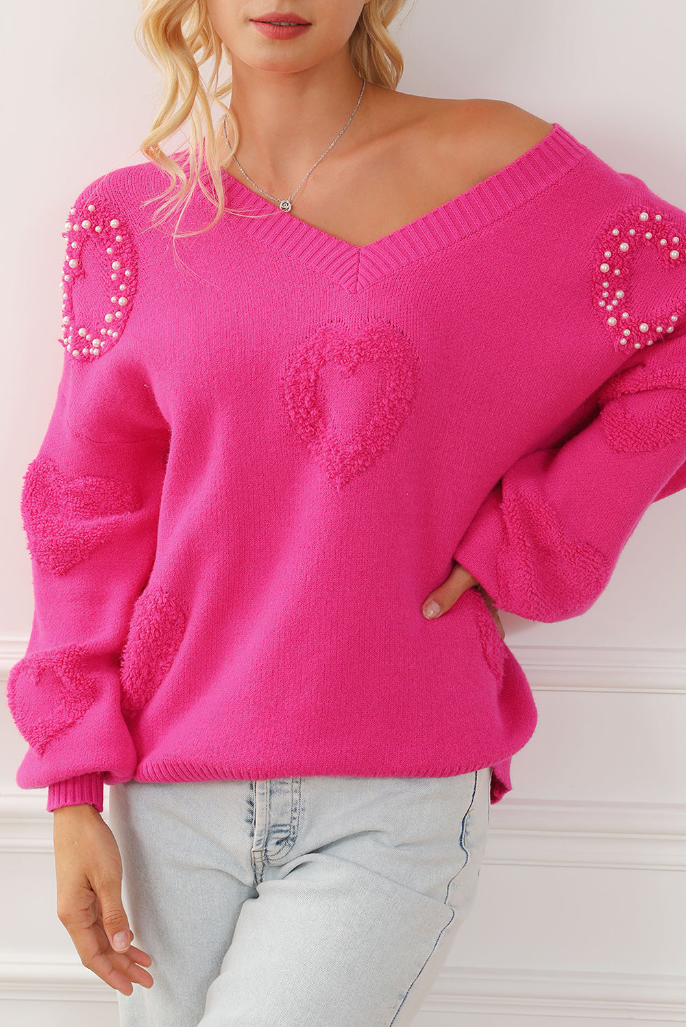 Rose Red, Pearl Decorated Sweater met een V-Neck en Fluffy Heart