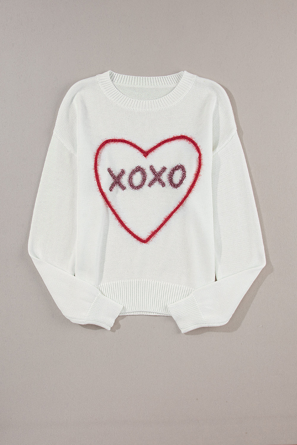 Weißes herz xoxo muster drop shoulder rippe stricken pullover