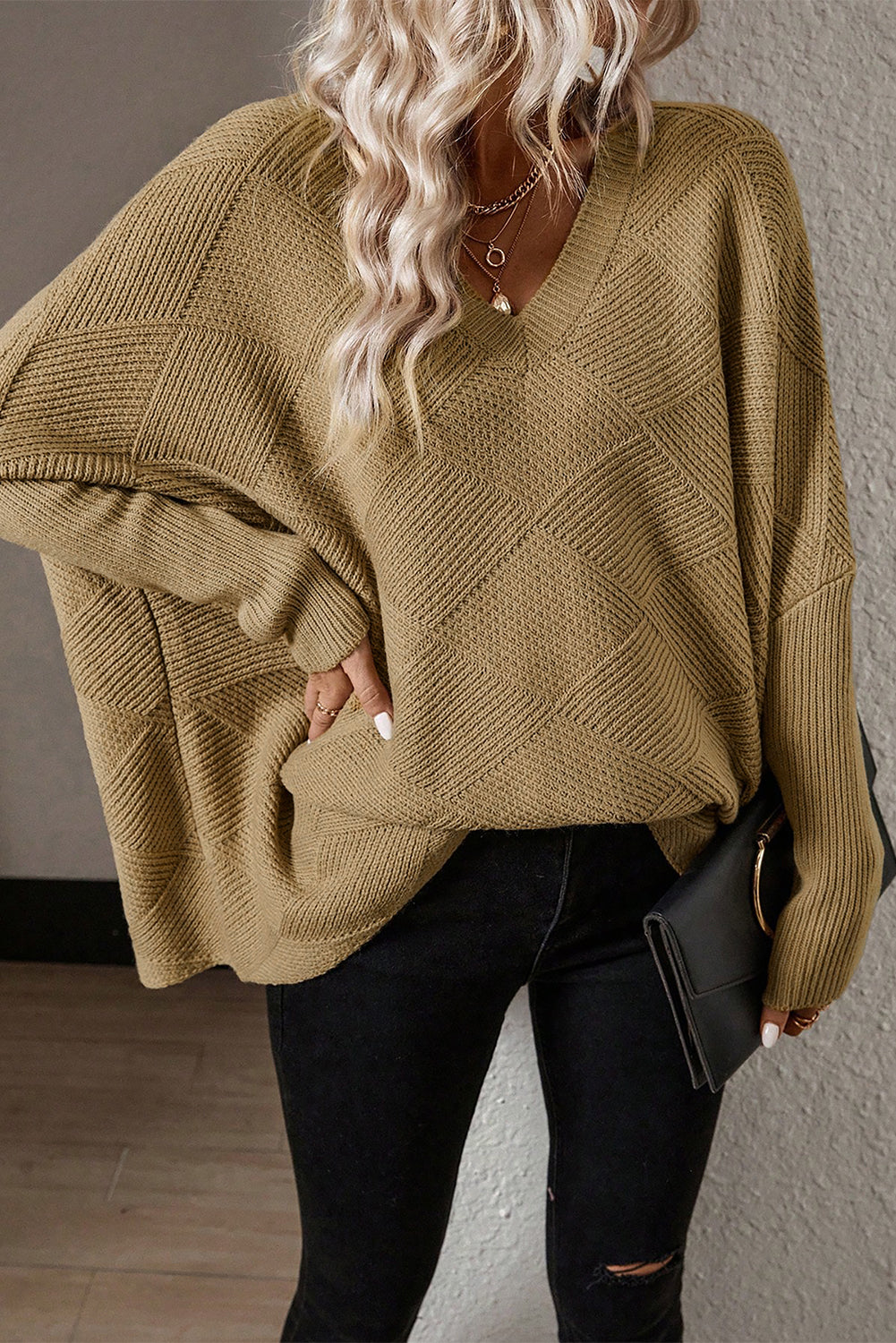 Karierter pullover mit strukturierten fledermausärmeln in camel