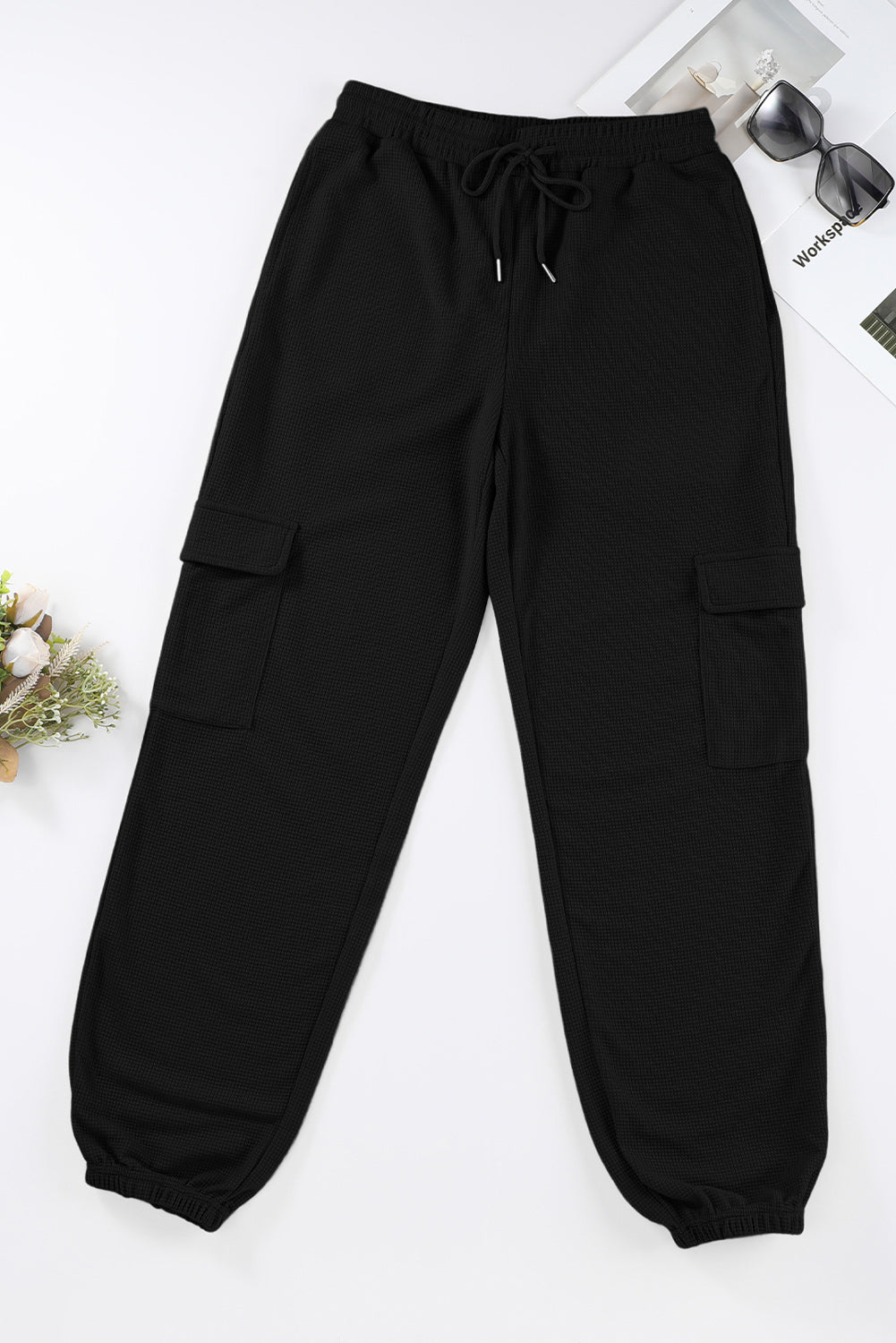 Schwarze waffelstruktur cargo-taschen-jogger-hose