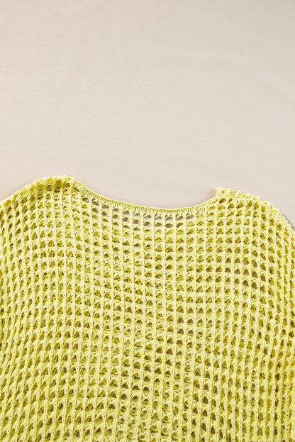 Gelber tunika-pullover mit glockenärmeln und offenem strickmuster