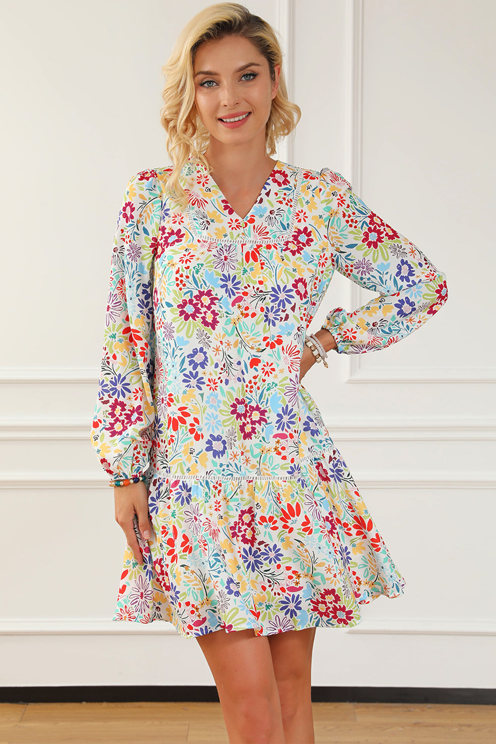 Meerkleurige bloemen kanten eyelet v-neck mini-jurk