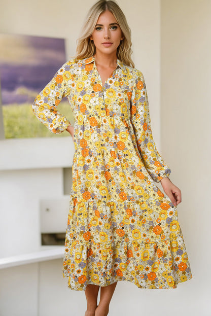 Gelbes boho-blumenkleid mit langen ärmeln und rüschenbesatz