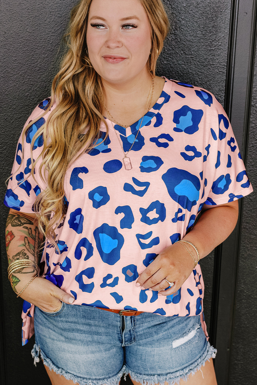 Rosa leopardenmuster v-ausschnitt plus size tee