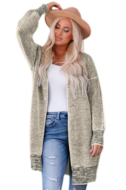 Aprikosenfarbener karierter strickcardigan mit offener vorderseite