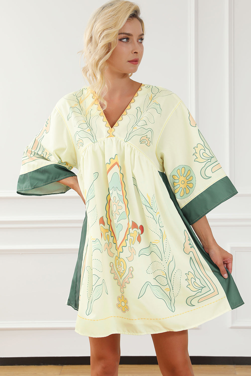 Mehrfarbiges boho print v-ausschnitt empire-taille kurzes kimono-kleid