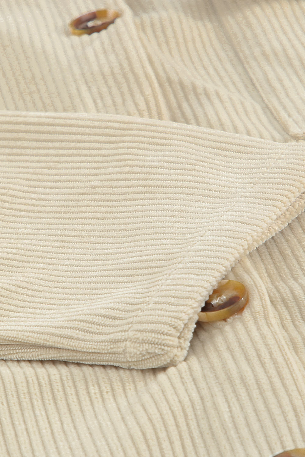 Beige taschenknopfleiste gerippt strukturiert